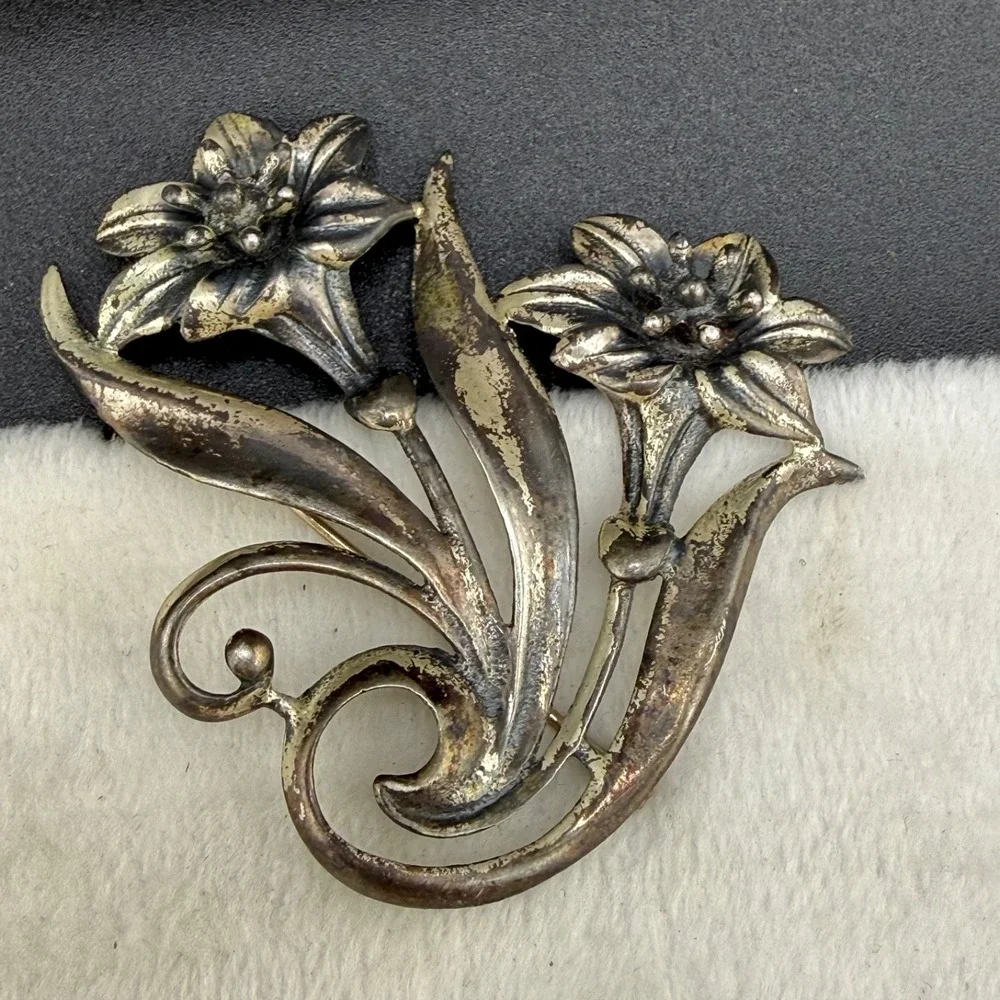 Vintage Pot Metal Flower Brooch Silver Tone